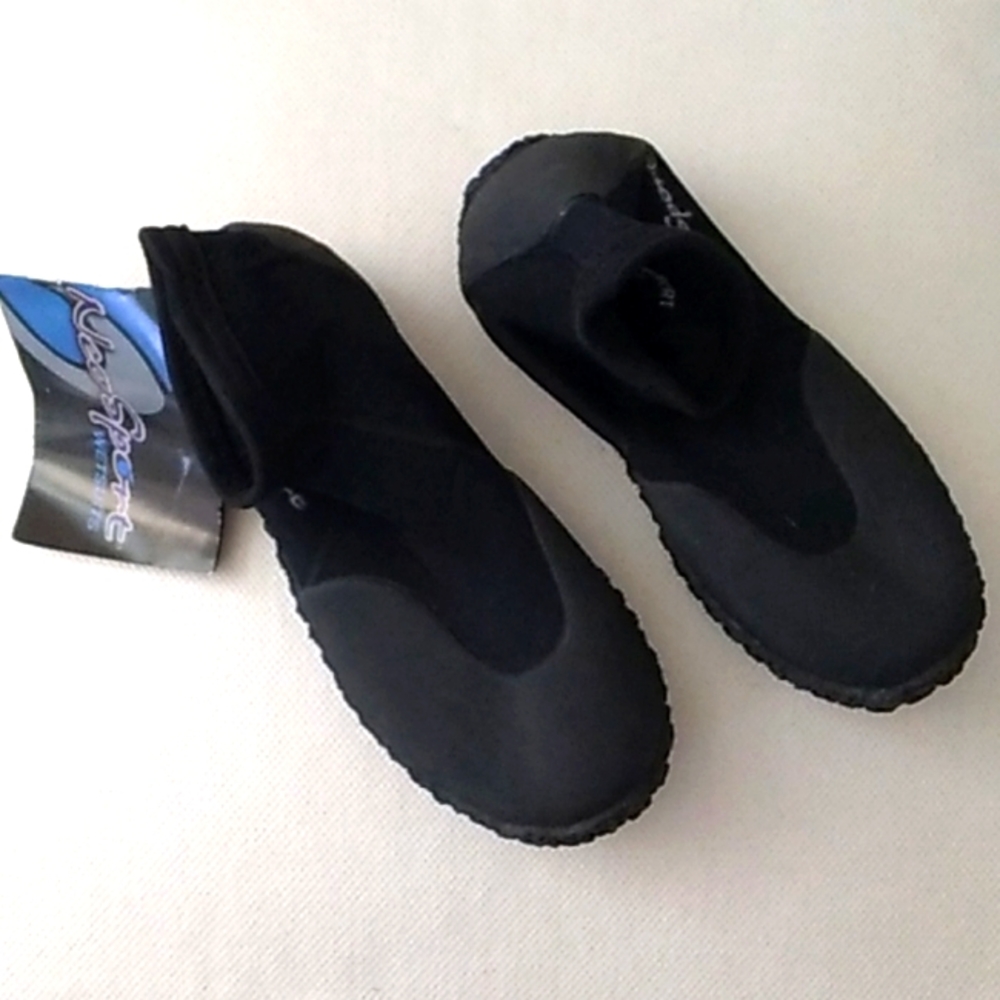 NWT Neosport size 5 dive watershoe